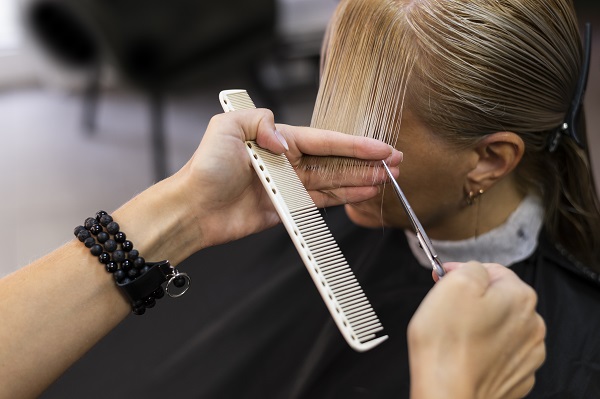 Os melhores tipos de cortes de cabelo para mulheres de acordo com o seu rosto