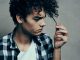 Existe-t-il une relation entre la calvitie et les cheveux gras ?