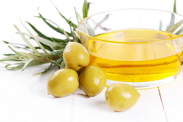 Restoring Damaged Hair with Olive Oil